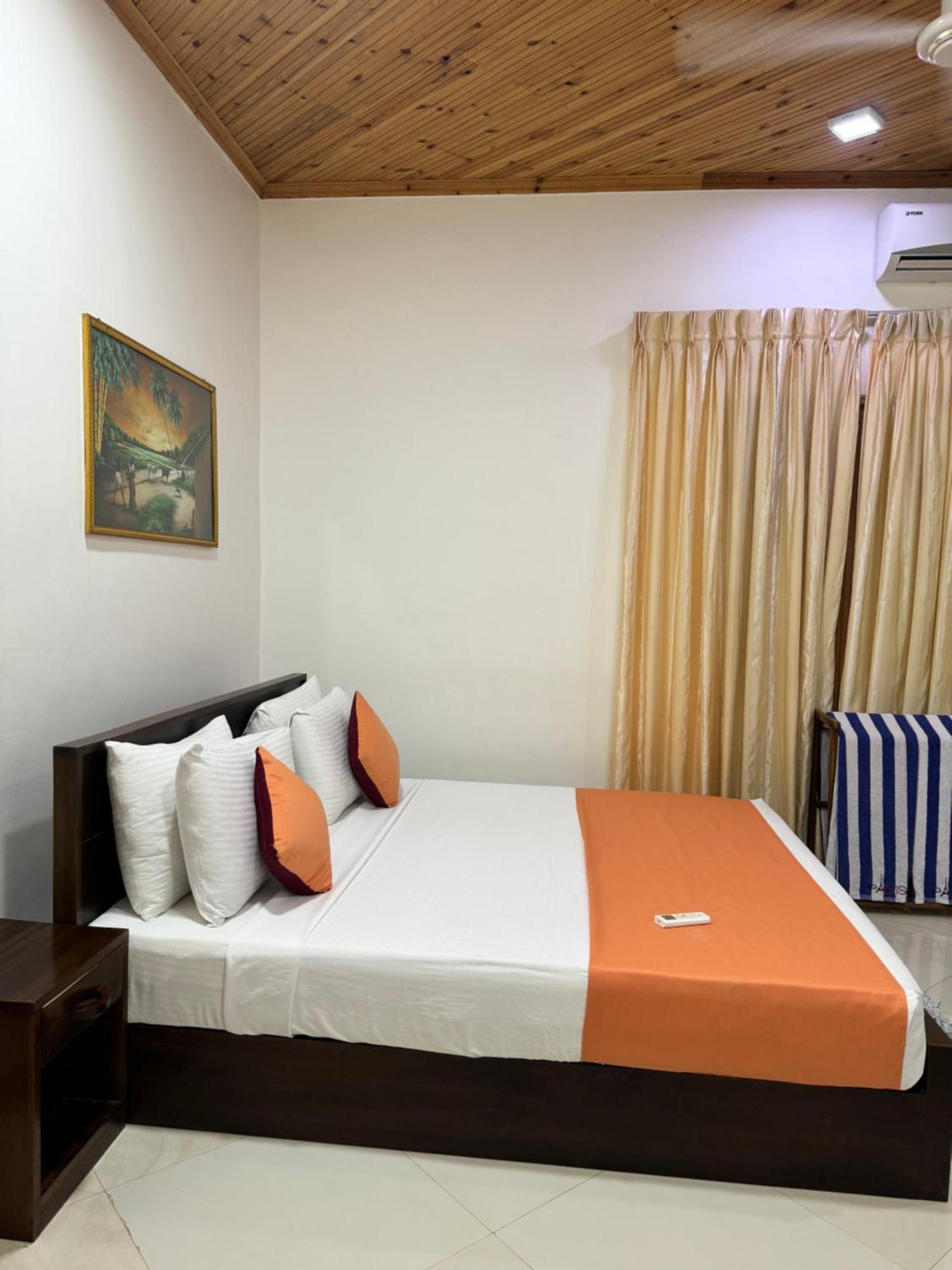 Paris Garden Resort Тринкомали Экстерьер фото